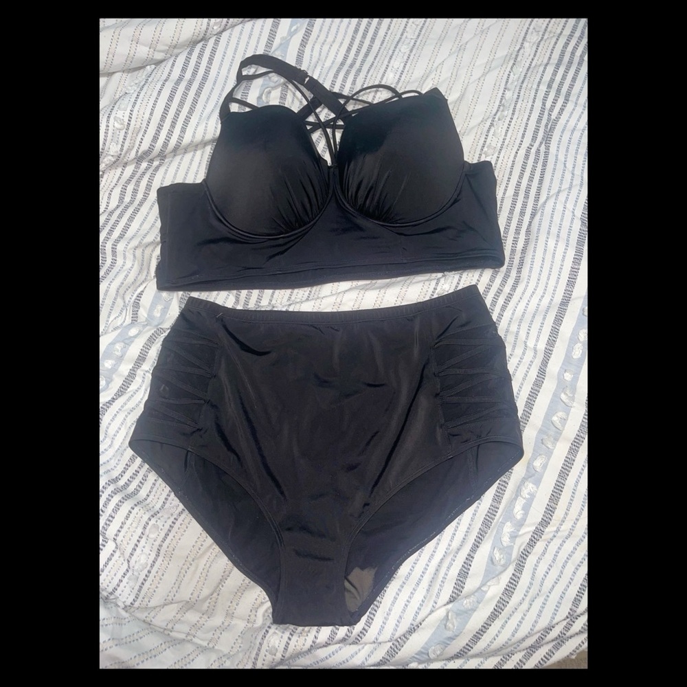 Torrid swim suit top size 4 dd/f bottom size 3